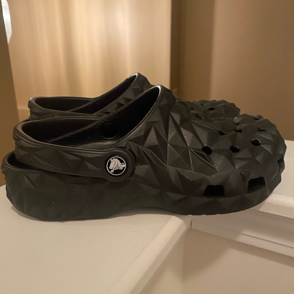 CROCS Kids Dark Textured Sandals